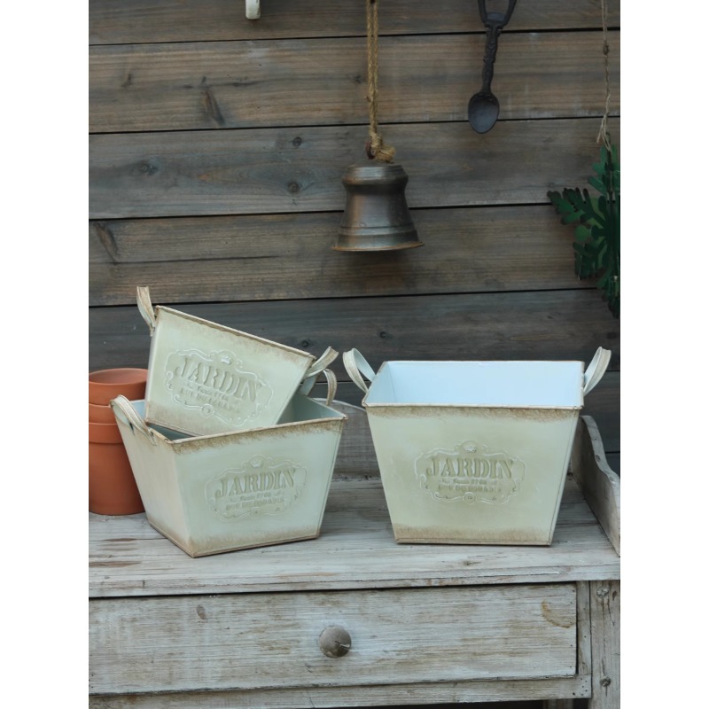 ヴィンテージ牧歌的なブリキ製の英国風バイノーラルフラワーポッ - Gardening Tools In English のレビューと価格